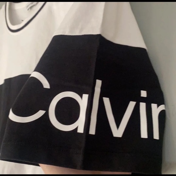 NWT Men’s Calvin Klein T-Shirt - Picture 4 of 5